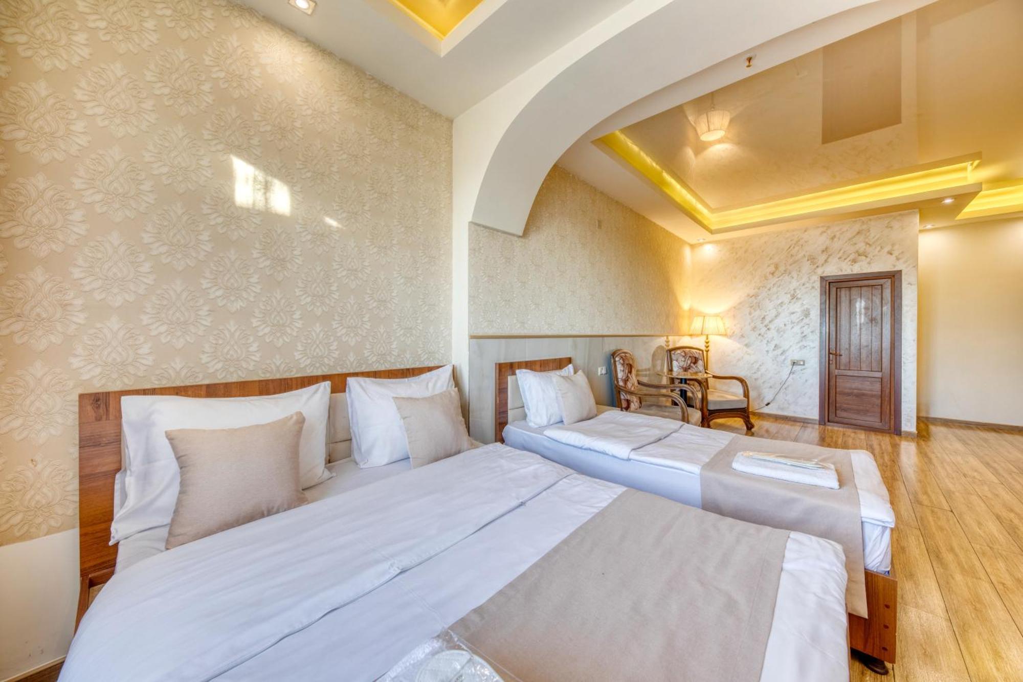 Aleppo Hotel Yerevan Exterior photo