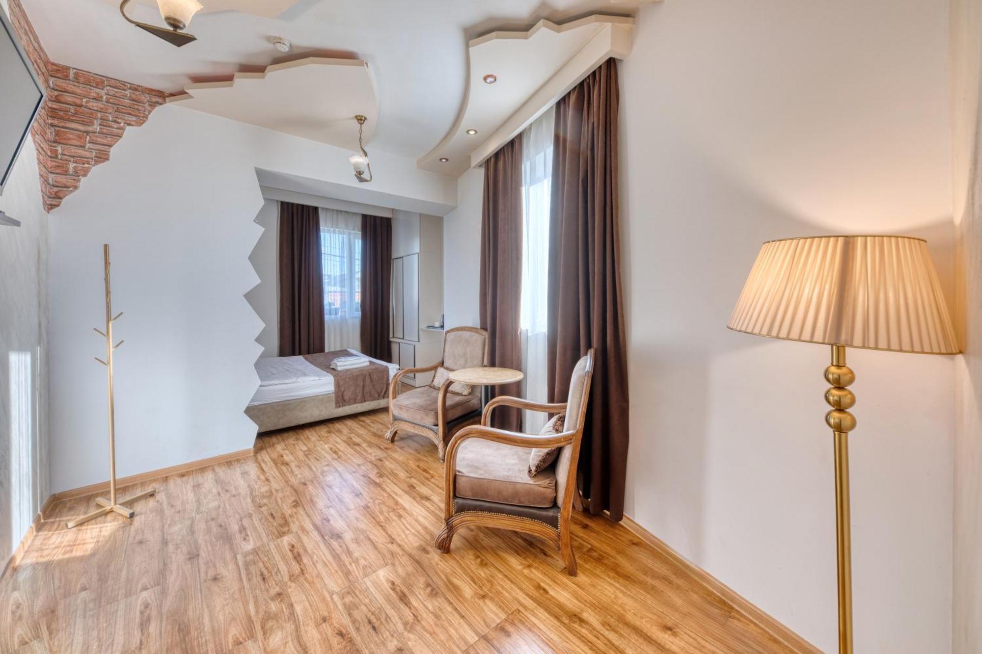 Aleppo Hotel Yerevan Exterior photo